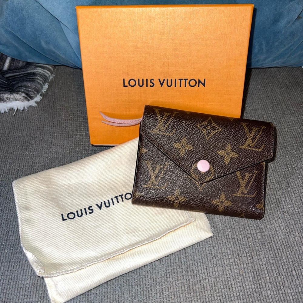 Auth Louis Vuitton Victorine Wallet